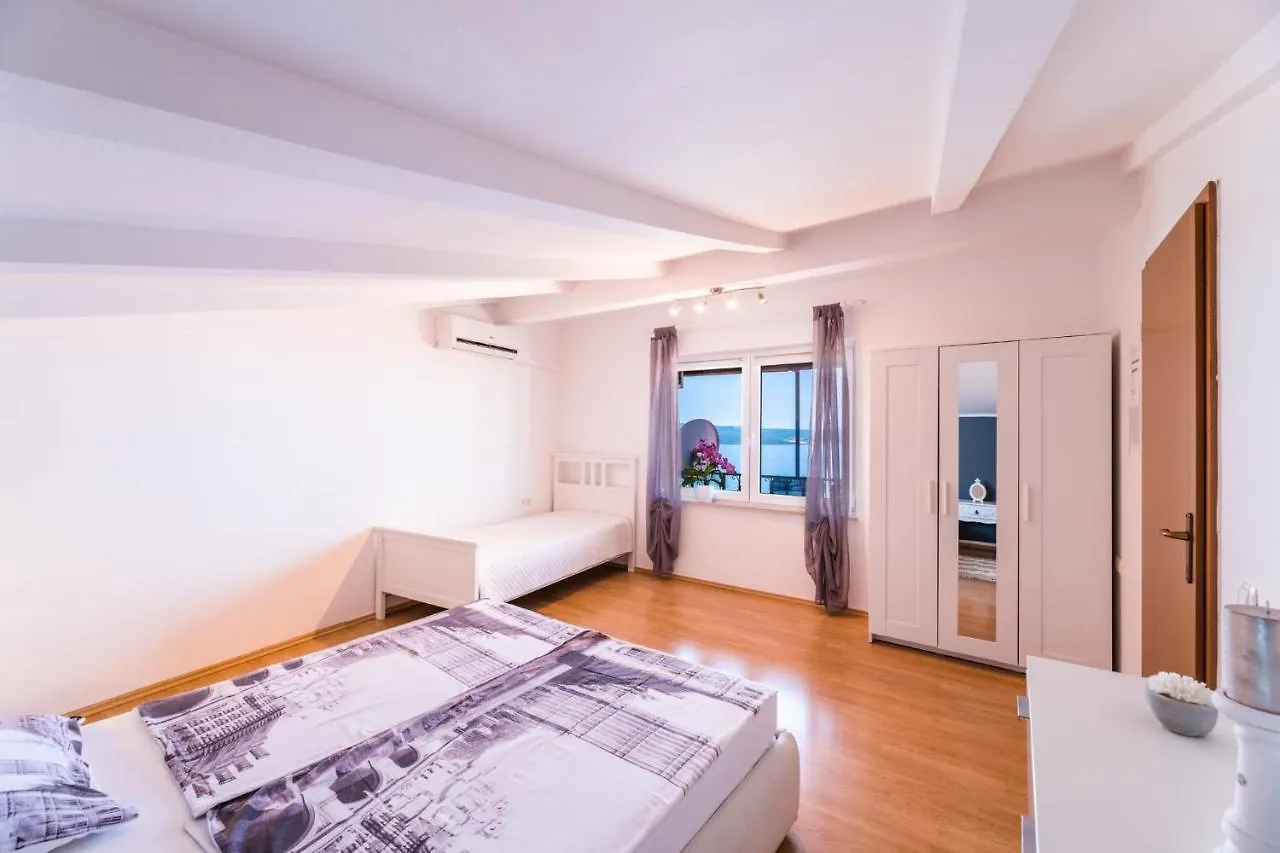 Mlikota Apartment Dramalj 0*,