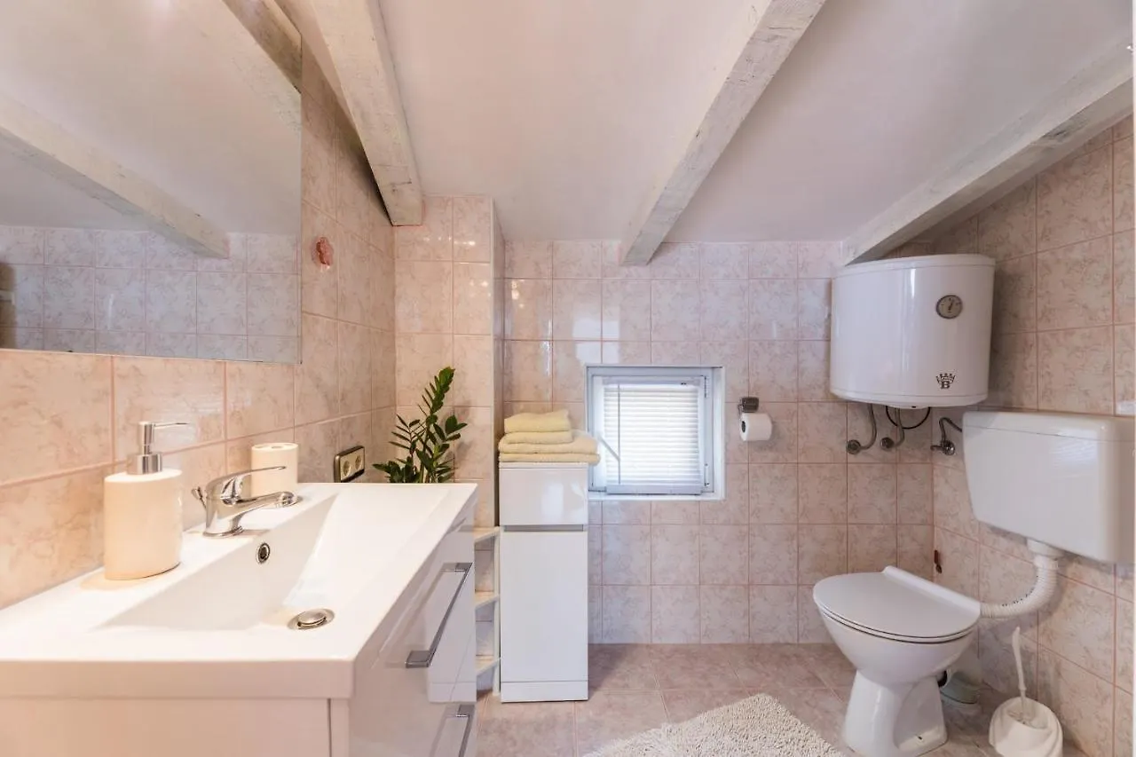 Mlikota Apartment Dramalj Croatia